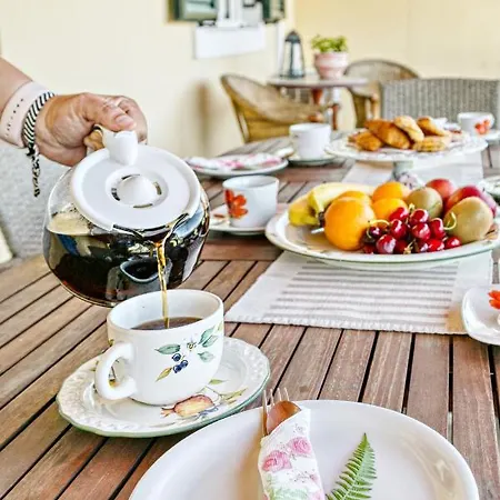 Дом отдыха Rafaela'S Cottage House *