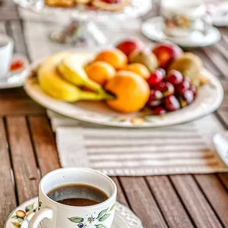 Дом отдыха Rafaela'S Cottage House