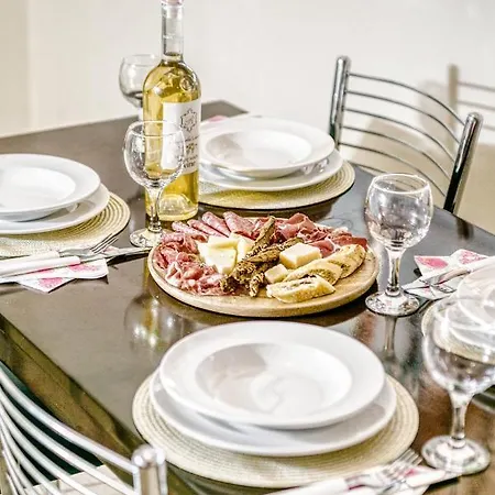 Rafaela'S Cottage House Дом отдыха