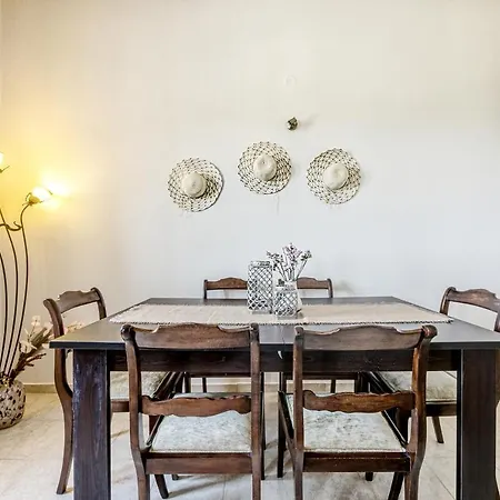 Rafaela'S Cottage House